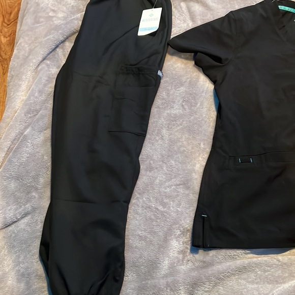 Medcouture scrub set - Picture 2 of 4